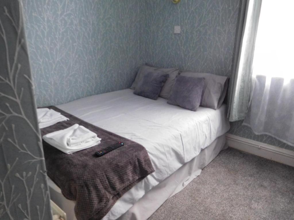 Iona Hotel room 6